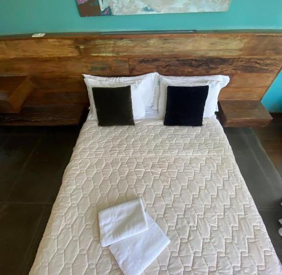 سوییت لوکس, Pousada Arágua