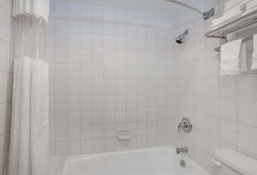 Номер Стандарт 2 Двуспальные Кровати, Days Inn By Wyndham Woodbury Long Island