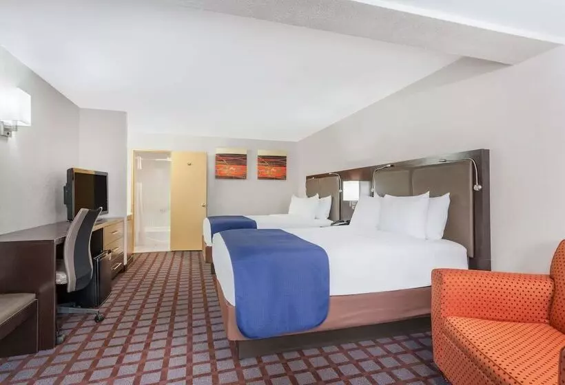 ２ダブルベッドのスタンダードルーム, Days Inn By Wyndham Woodbury Long Island