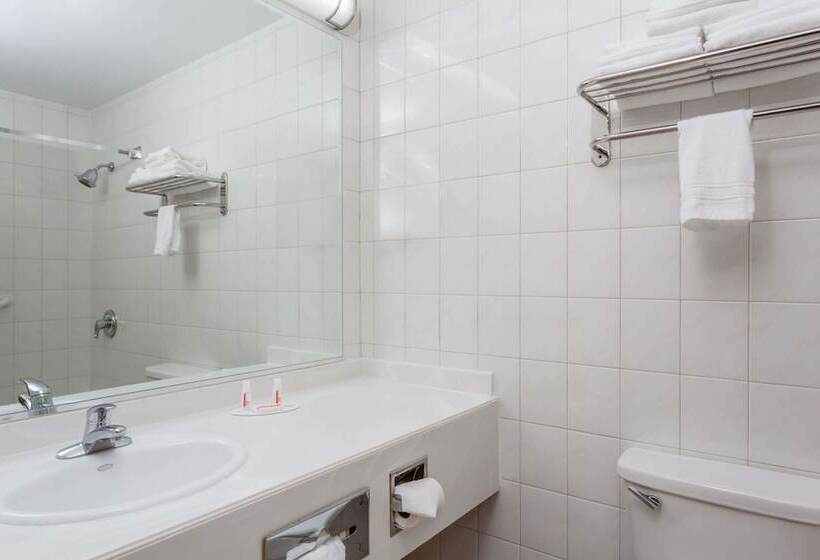 Номер Стандарт 2 Двуспальные Кровати, Days Inn By Wyndham Woodbury Long Island