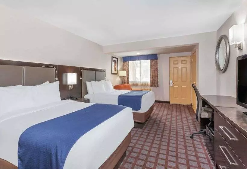 ２ダブルベッドのスタンダードルーム, Days Inn By Wyndham Woodbury Long Island