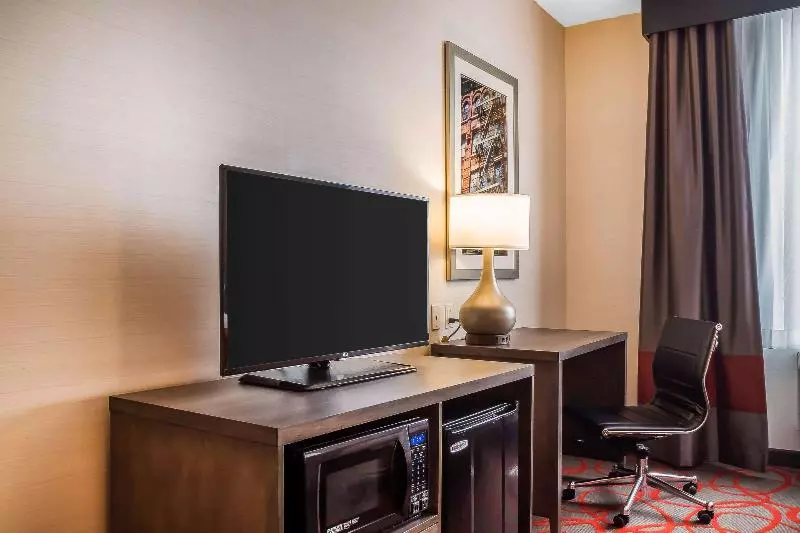 Suite Queen Bed, Holiday Inn Express Los Angeles Downtown West By Ihg