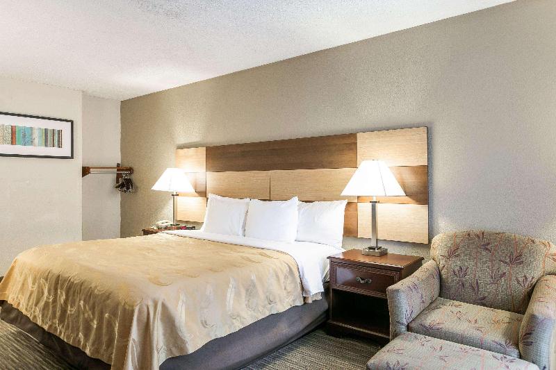 غرفة قياسية سرير كينج, Quality Inn & Suites Near Lake Eufaula