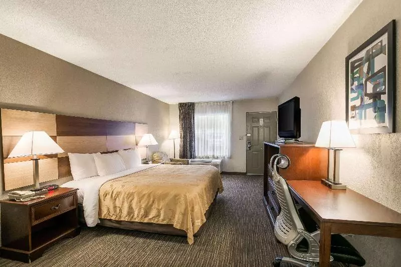 キングサイズベッドのスタンダードルーム, Quality Inn & Suites Near Lake Eufaula