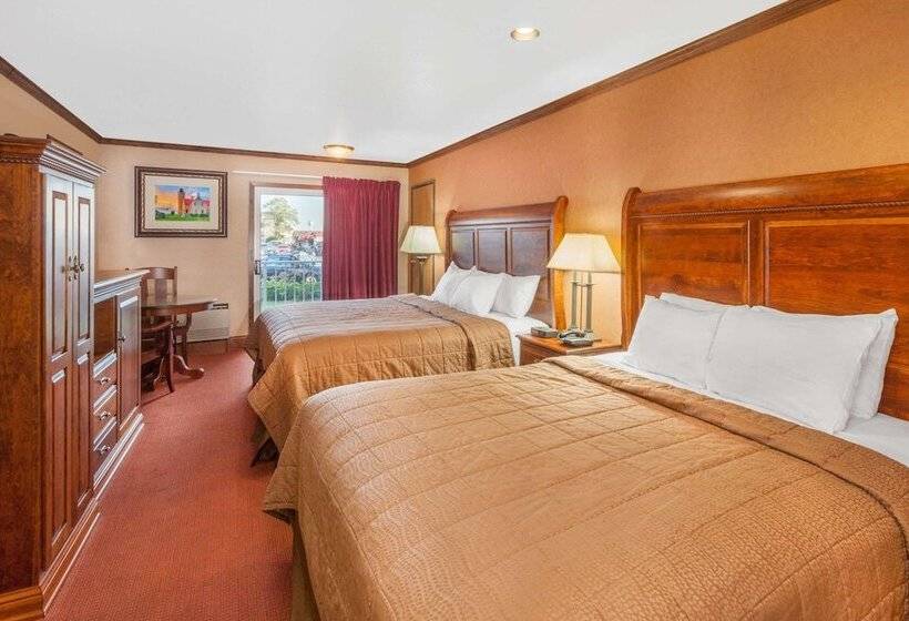 חדר סטנדרט שתי מיטות זוגיות, Ramada By Wyndham Mackinaw City Waterfront