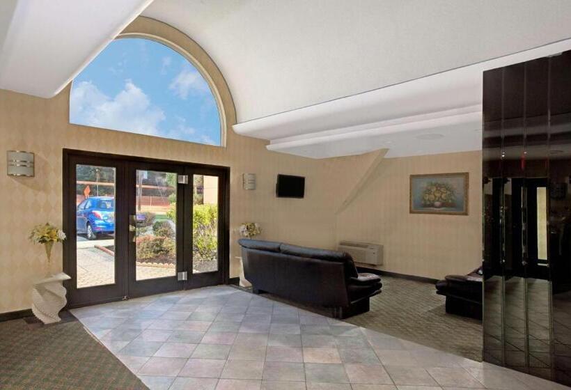 غرفة قياسية سرير كينج, Ramada By Wyndham Parsippany