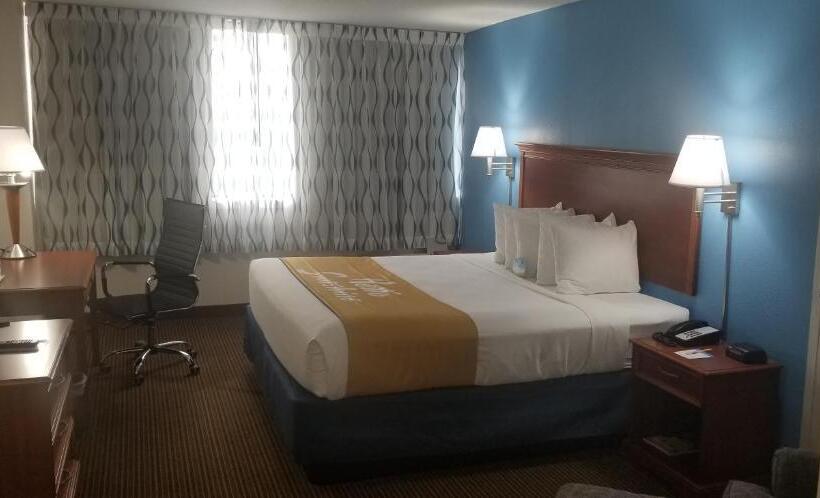 キングサイズベッドのデラックスルーム, Days Inn & Suites By Wyndham Tallahassee Conf Center I 10