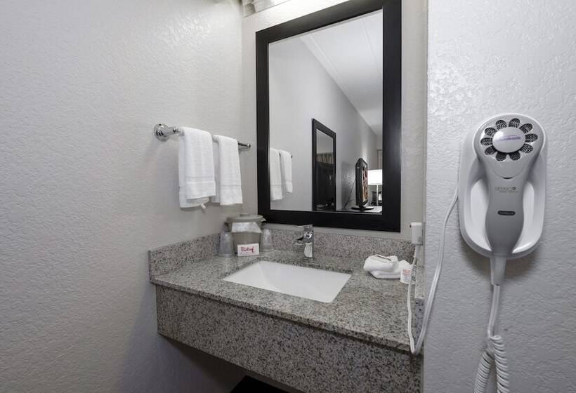 غرفه قياسيه سريرين مزدوجين, Red Roof Inn Danville, Pa