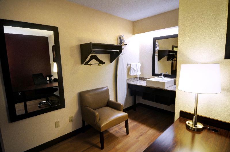 Номер Superior Кровать Кинг, American Inn & Suites Bishop Airport Flint
