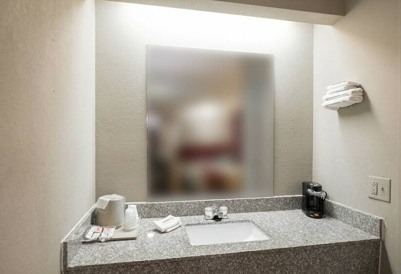 غرفة ديلوكس, Red Roof Inn Jackson Downtown  Fairgrounds