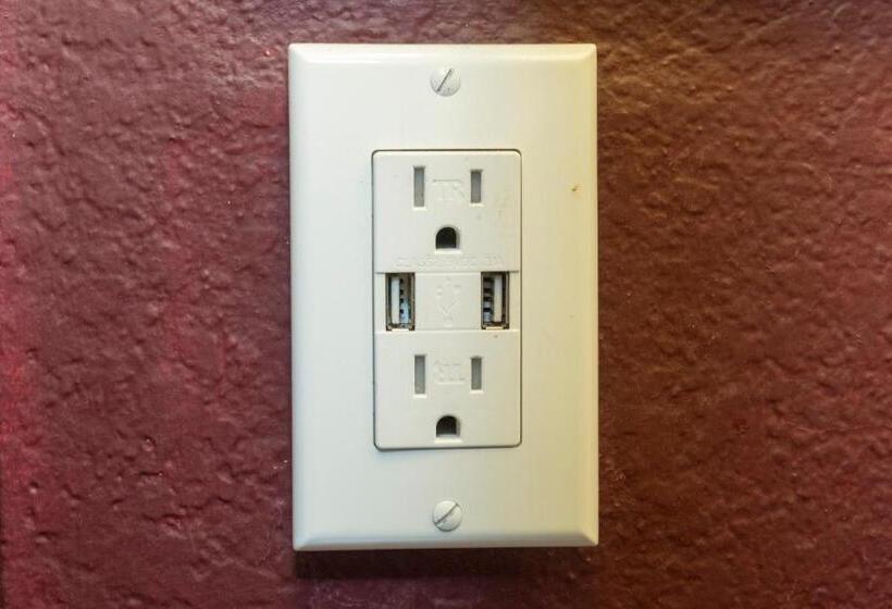 غرفة ديلوكس, Red Roof Inn Jackson Downtown  Fairgrounds