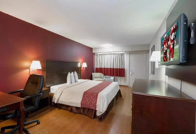 キングサイズベッドのデラックスルーム, Red Roof Inn Jackson Downtown  Fairgrounds