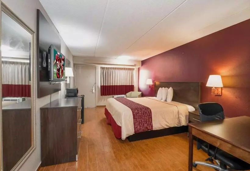 キングサイズベッドのデラックスルーム, Red Roof Inn Jackson Downtown  Fairgrounds