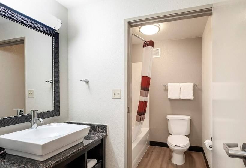 غرفة بريميوم, Red Roof Inn Plus+ Columbus Downtown   Convention Center