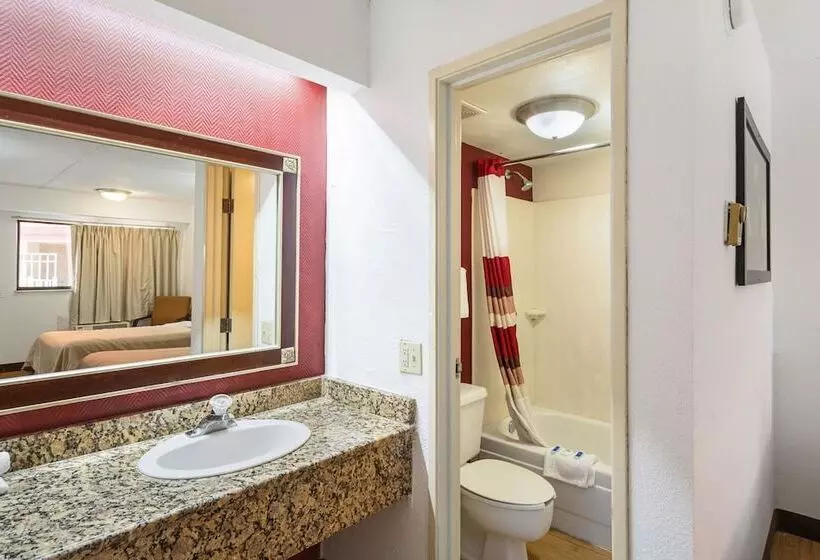 اتاق استاندارد با 2 تخت دوبل, Rodeway Inn Tampa Near Busch Gardensusf