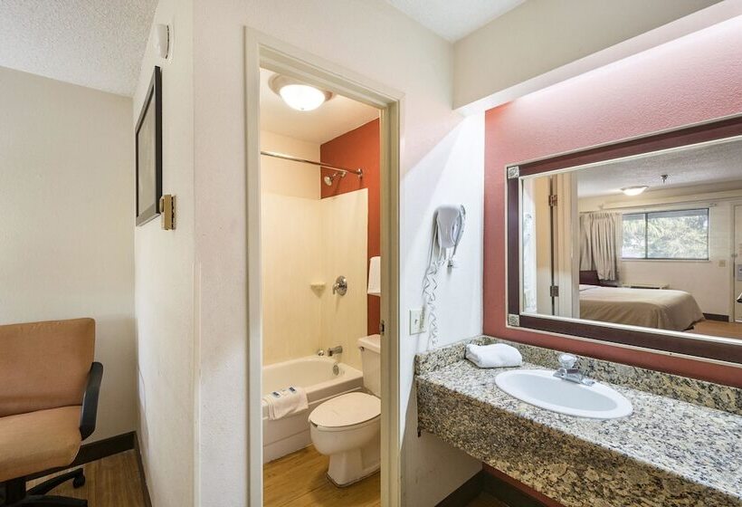 스탠다드 룸 더블 침대 2개, Rodeway Inn Tampa Near Busch Gardensusf