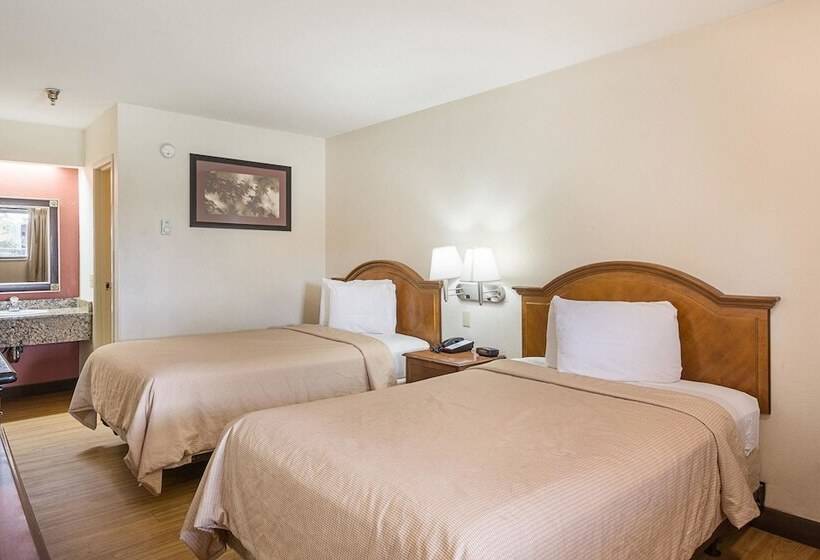غرفه قياسيه سريرين مزدوجين, Rodeway Inn Tampa Near Busch Gardensusf