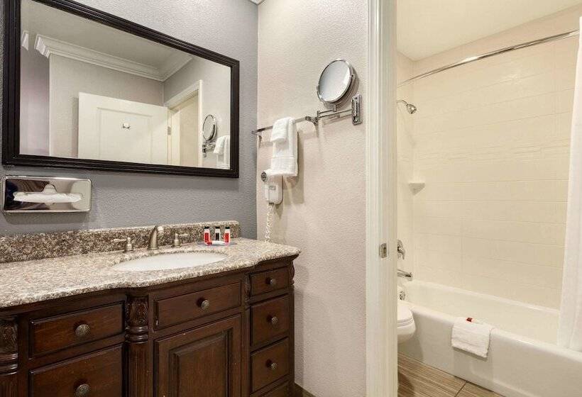 带2个双人床的标准工作室, Days Inn By Wyndham Eureka Ca