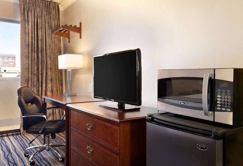 带2个双人床的标准工作室, Days Inn By Wyndham Eureka Ca