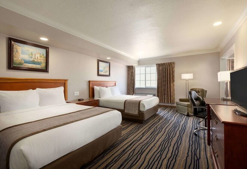 带2个双人床的标准工作室, Days Inn By Wyndham Eureka Ca