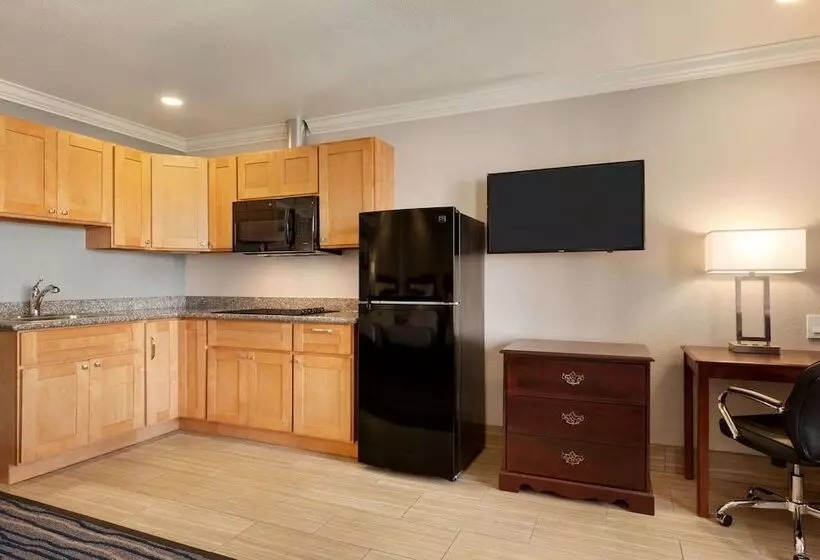استودیوی استاندارد, Days Inn By Wyndham Eureka Ca