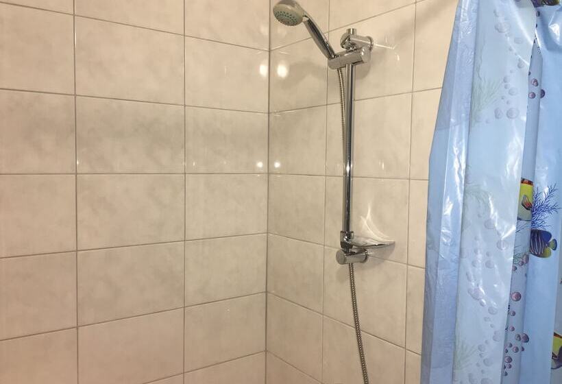 اتاق خانوادگی, Guest House Karta
