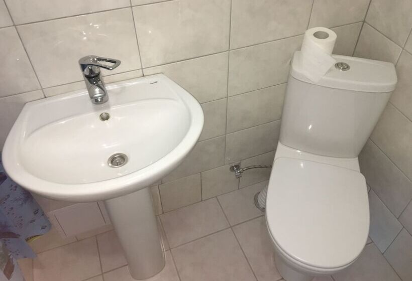 اتاق خانوادگی, Guest House Karta