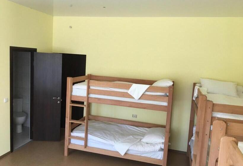 اتاق خانوادگی, Guest House Karta