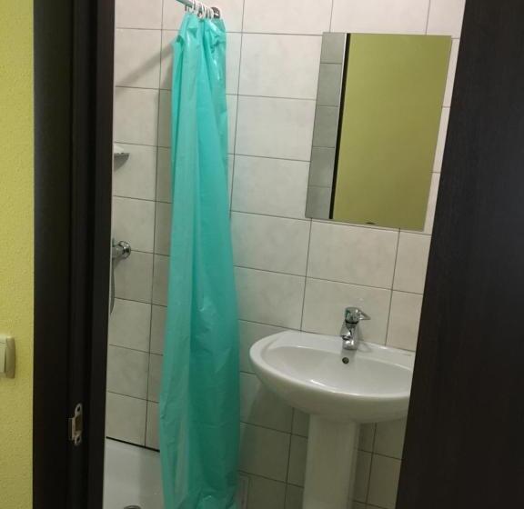 اتاق خانوادگی, Guest House Karta