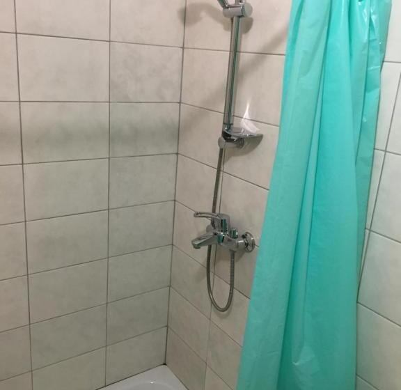 اتاق خانوادگی, Guest House Karta