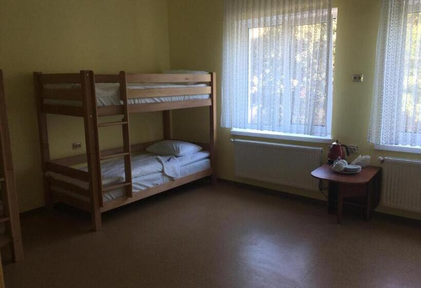 اتاق خانوادگی, Guest House Karta