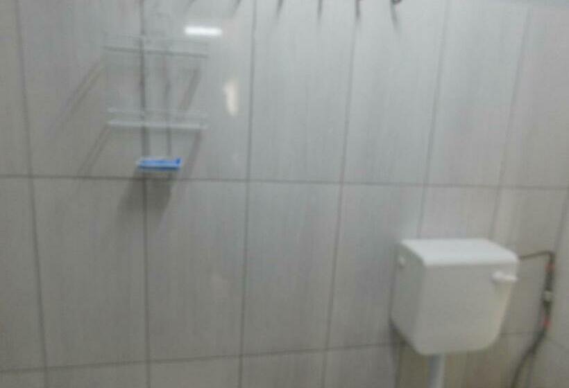 اتاق اکونومی, Meteorite Rest Camp