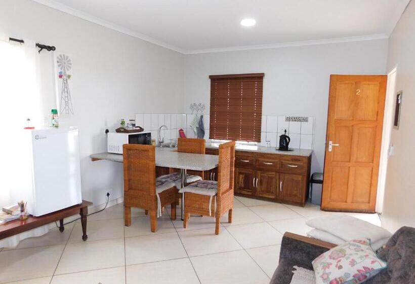 اتاق استاندارد سه نفره, Meteorite Rest Camp