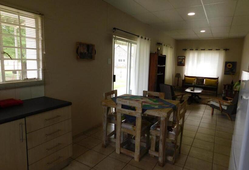 کلبه ییلاقی, Meteorite Rest Camp