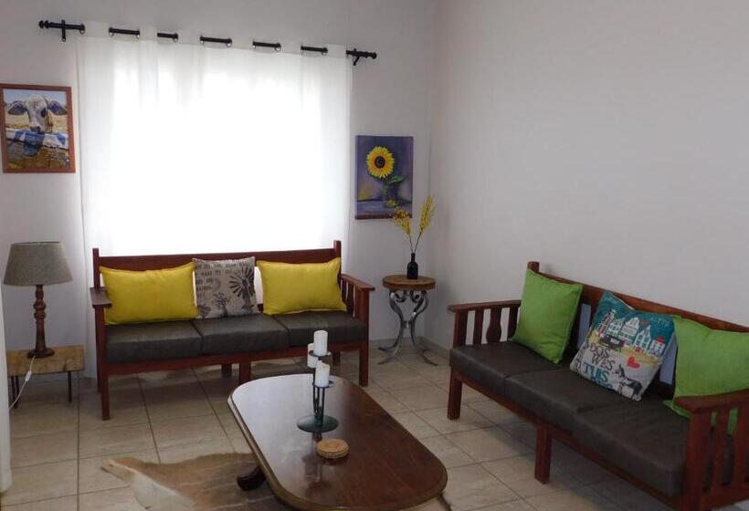 کلبه ییلاقی, Meteorite Rest Camp