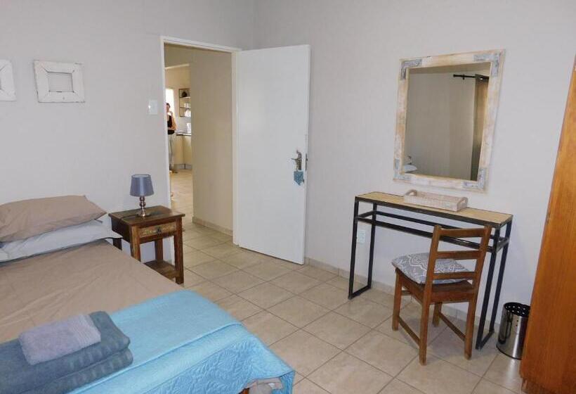 کلبه ییلاقی, Meteorite Rest Camp