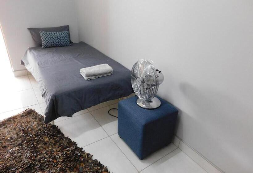 اتاق اکونومی, Meteorite Rest Camp