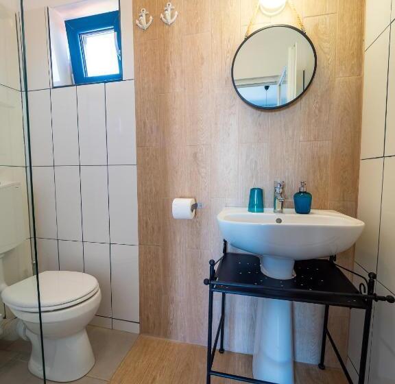 Номер Стандарт, The Old Border