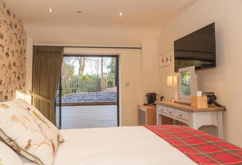 חדר משפחתי דלוקס, Thatched Eaves