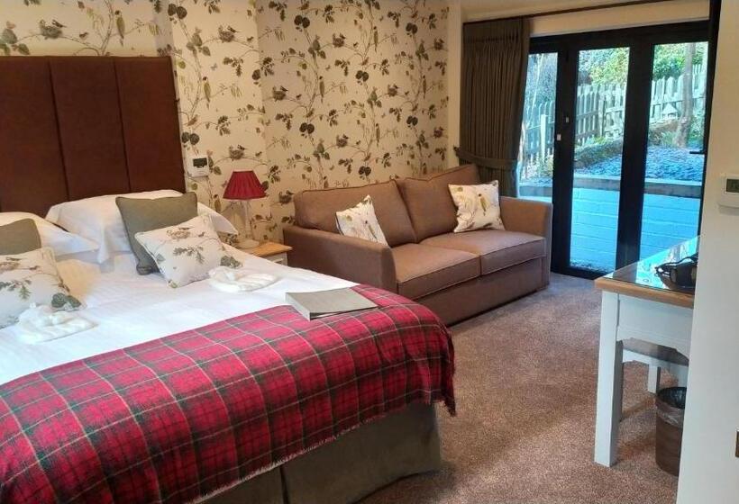 חדר משפחתי דלוקס, Thatched Eaves