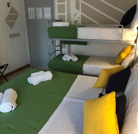 スタンダード4人部屋, Napoleon