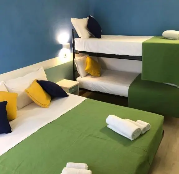 スタンダード4人部屋, Napoleon
