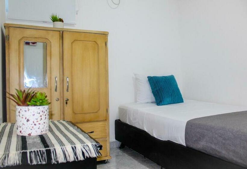 スタンダードシングルルーム, Poblado Suite