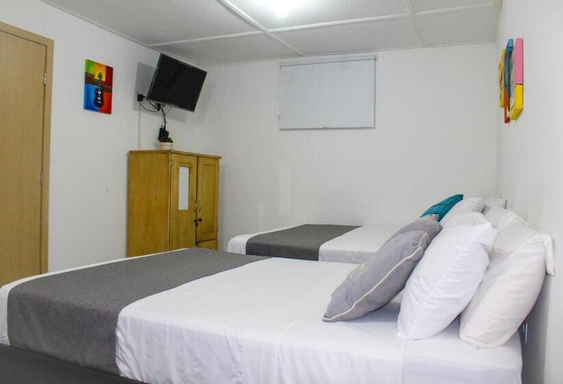 スタンダード４人部屋, Poblado Suite