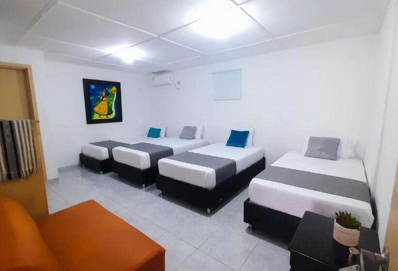 スーペリアの４人部屋, Poblado Suite