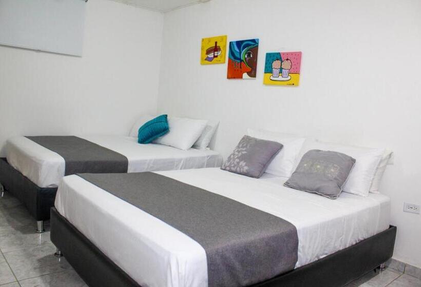 スタンダード４人部屋, Poblado Suite