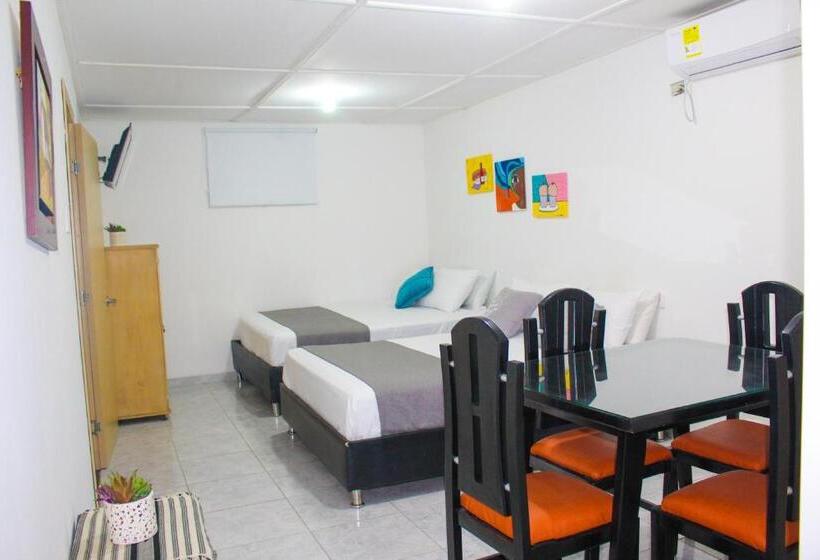 スタンダード４人部屋, Poblado Suite