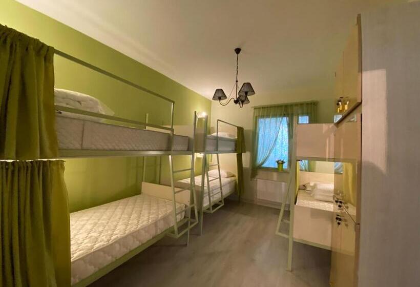 공동 객실, Santorini Hostel