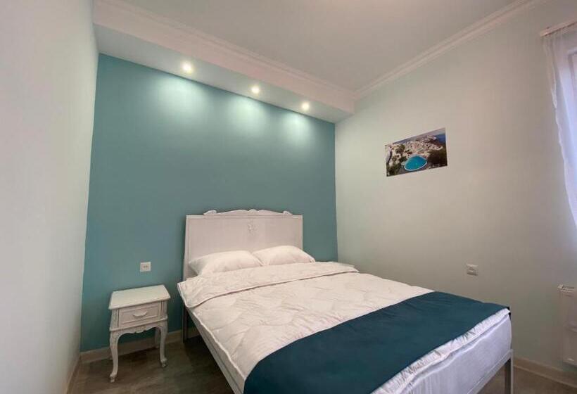 이코노미 룸, Santorini Hostel