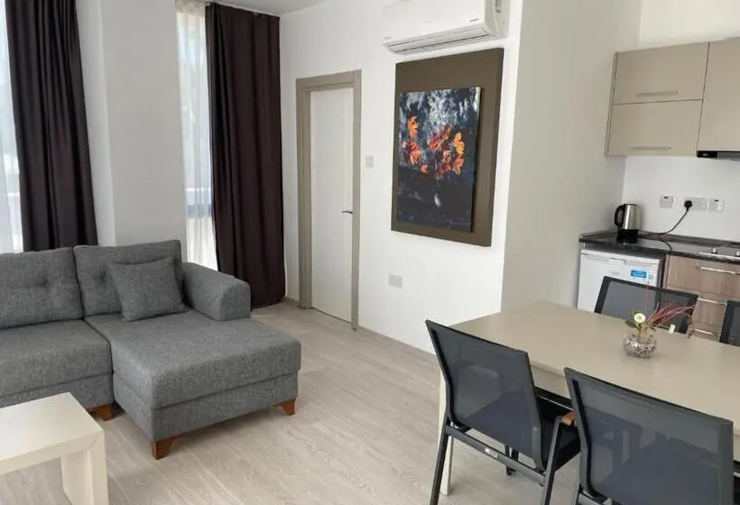 سوییت جونیور با بالکن, Alya Rooms